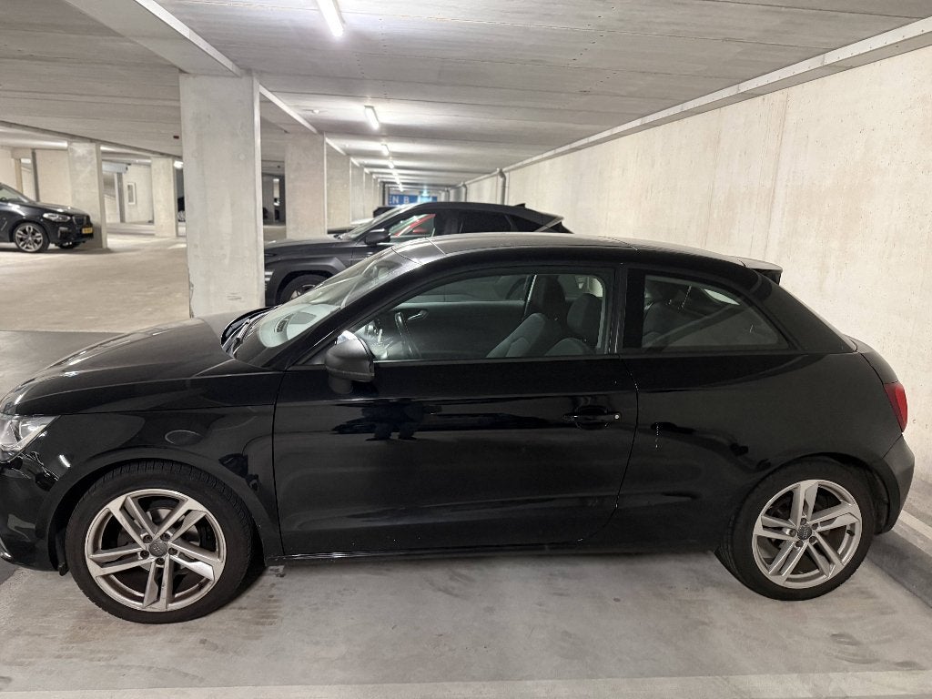 Audi A1 1.2 Tfsi 63KW 2013 Zwart - Panoramadak, Auto's, Voorwielaandrijving, Zwart, 4 cilinders, 4 stoelen