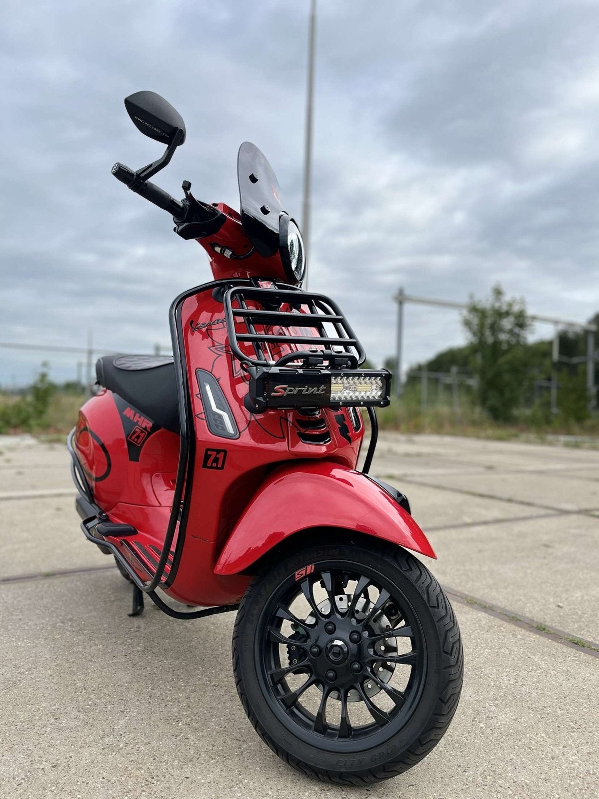 Vespa Primavera 80cc | Malossi | Zelioni | Akrapovič| Custom, Ophalen, Overige modellen, Maximaal 45 km/u, Zo goed als nieuw