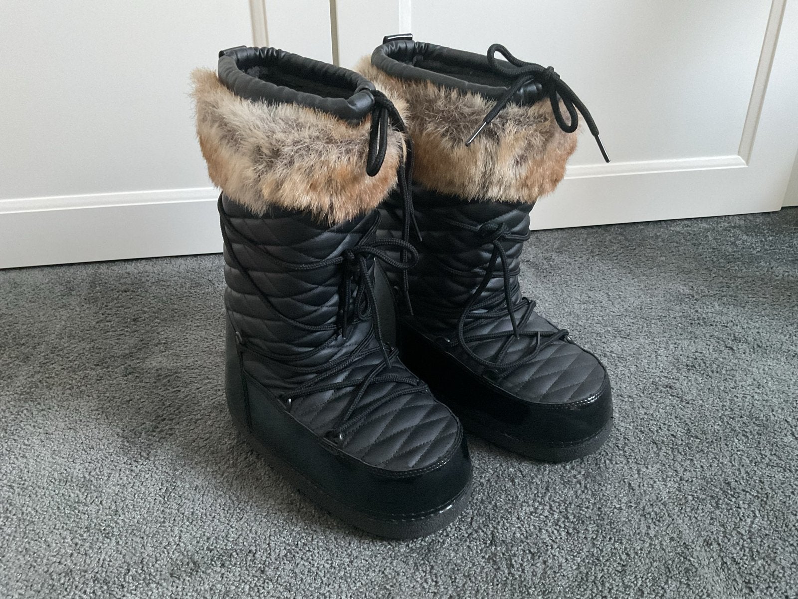 Barts Zwarte Snowboots met Bont.maat 30-32 Nieuwstaat, Meisje, Nieuw, Ophalen of Verzenden, Laarzen