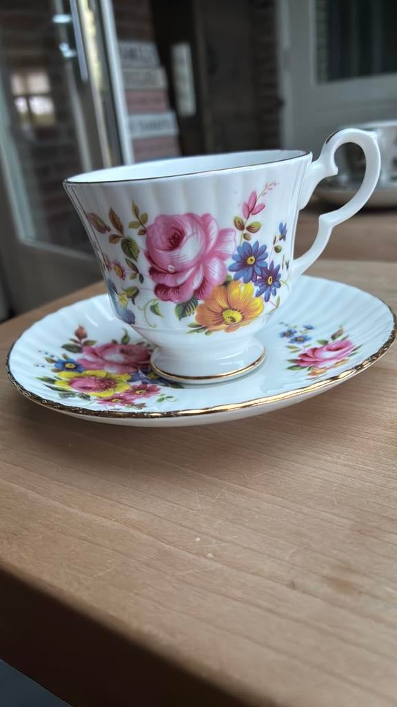 Royal Windsor kop en schotel met bloemmotief, Ophalen of Verzenden, Zo goed als nieuw