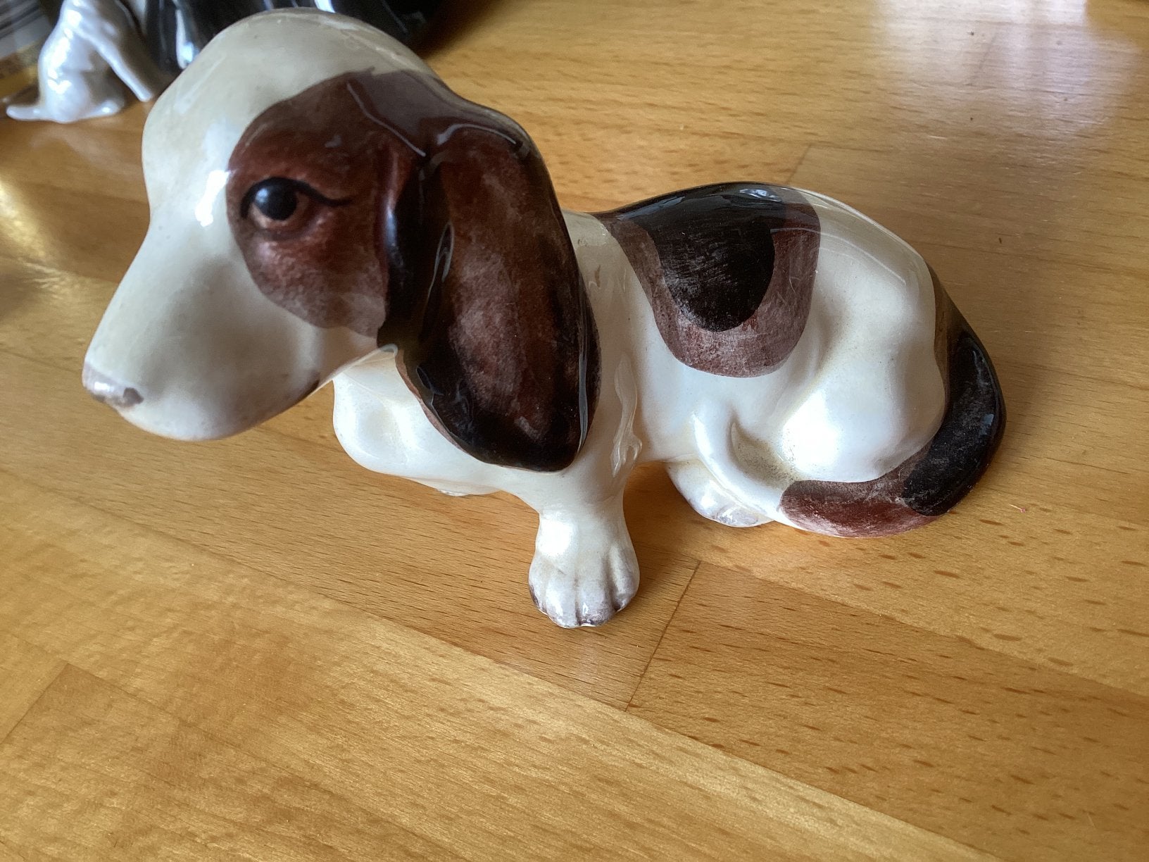 Basset keramiek hoog 7x9 cm, Ophalen of Verzenden, Zo goed als nieuw, Dier