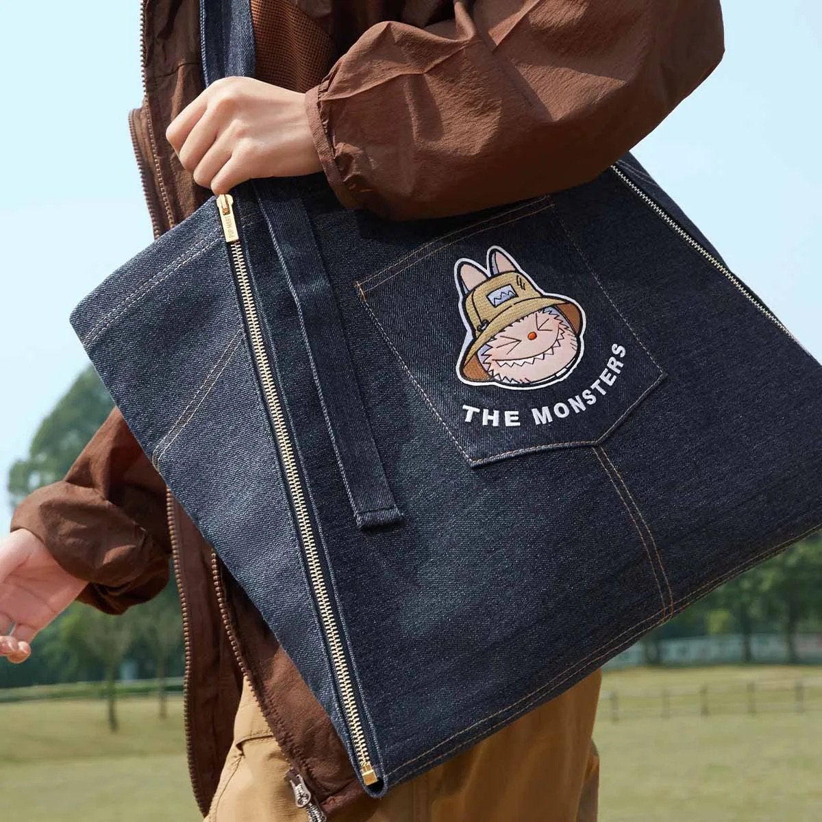 Popmart Labubu Fall in Wild Denim Apron Bag Origineel Nieuw, Ophalen, Nieuw, Blauw