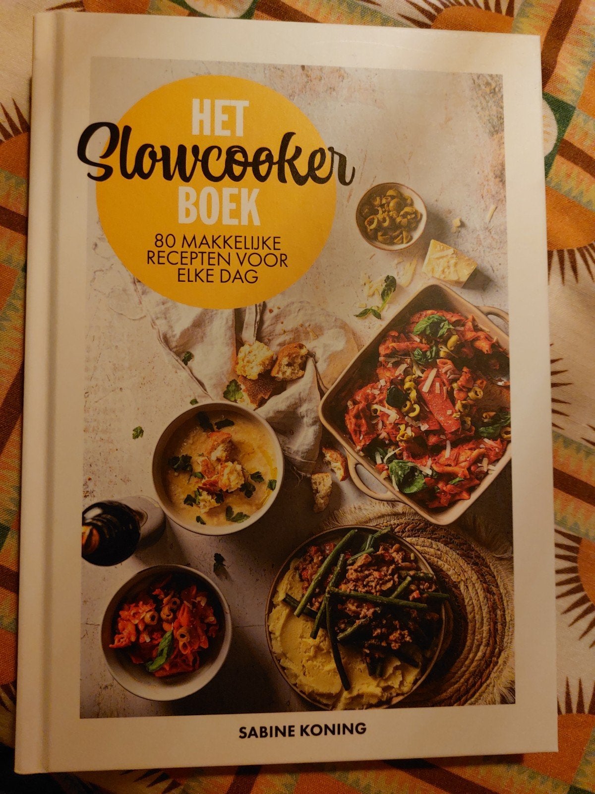 Het Slowcooker Boek - 80 makkelijke recepten voor elke dag, Ophalen of Verzenden, Nieuw, Sabine Koning, Hoofdgerechten