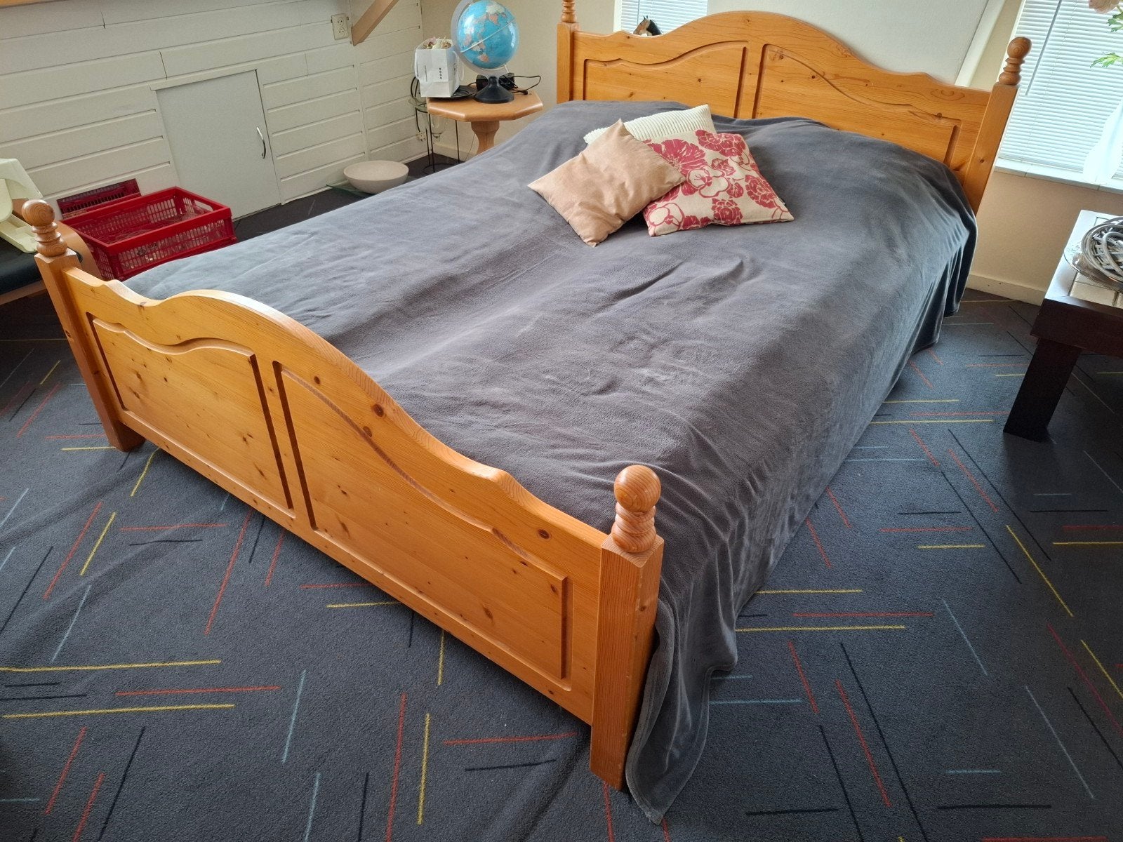 Massief houten tweepersoonsbed met lattenbodems, Huis en Inrichting, Ophalen, Bruin, Klassiek, Tweepersoons