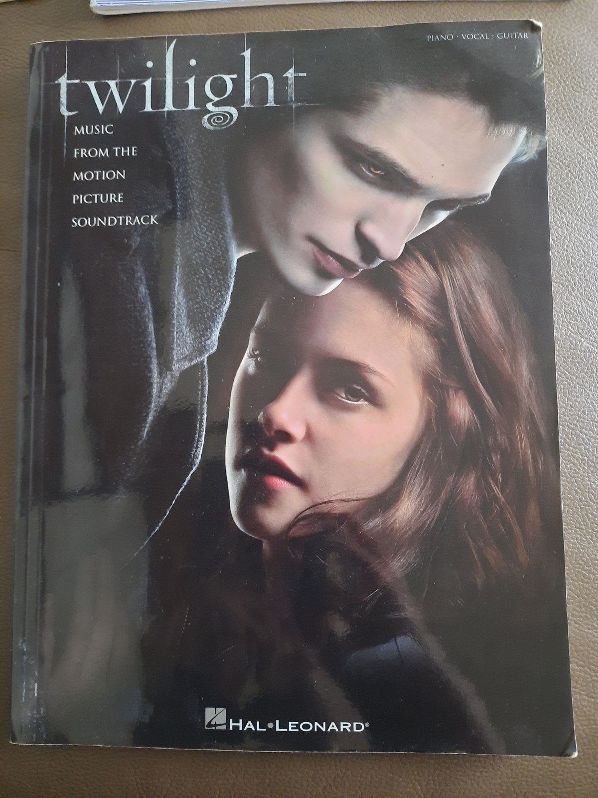 Bladmuziek van twilight voor piano, zang en gitaar., Gitaar, Ophalen of Verzenden, Zo goed als nieuw, Artiest of Componist