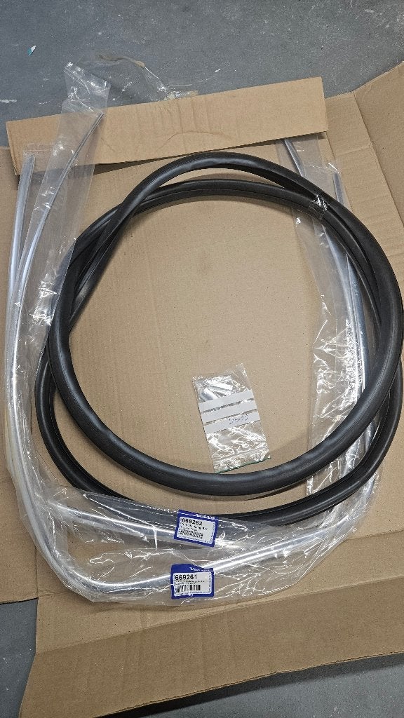 Volvo 1800 raamlijsten set voorruit, Ophalen of Verzenden, Nieuw, Volvo