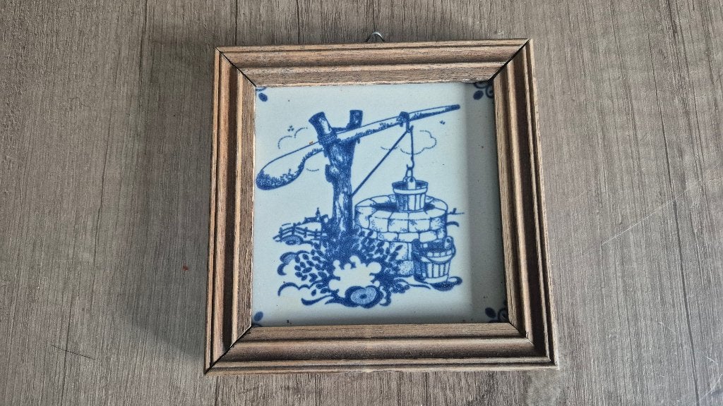 Delfts blauw tegeltje met een waterput in een lijstje, Antiek en Kunst, Ophalen of Verzenden