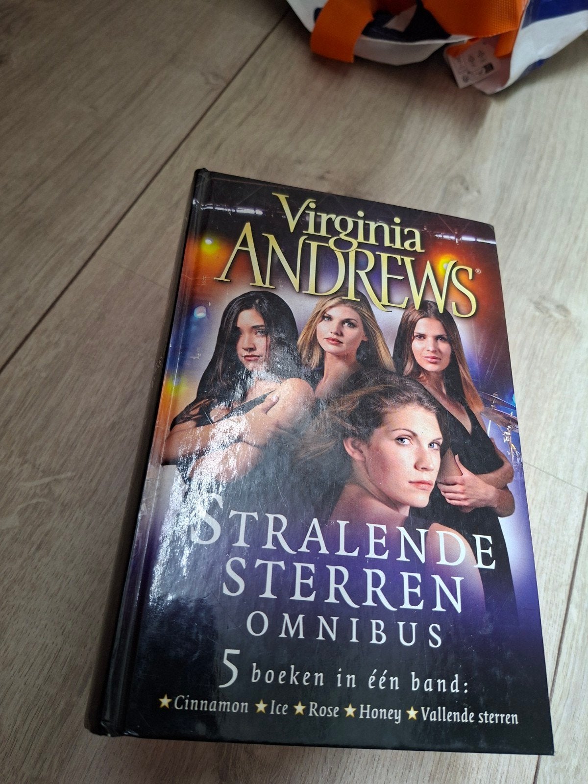 Virginia Andrews - Stralende Sterren Omnibus (5 boeken), Ophalen, Gelezen, Virginia Andrews, Nederland