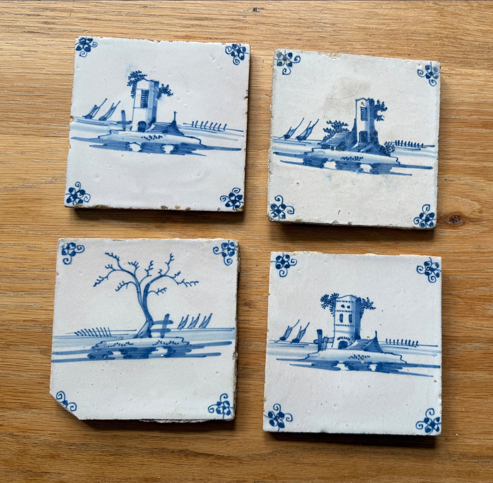 Set van 4 antieke Delfts blauwe tegels met landschap, Ophalen