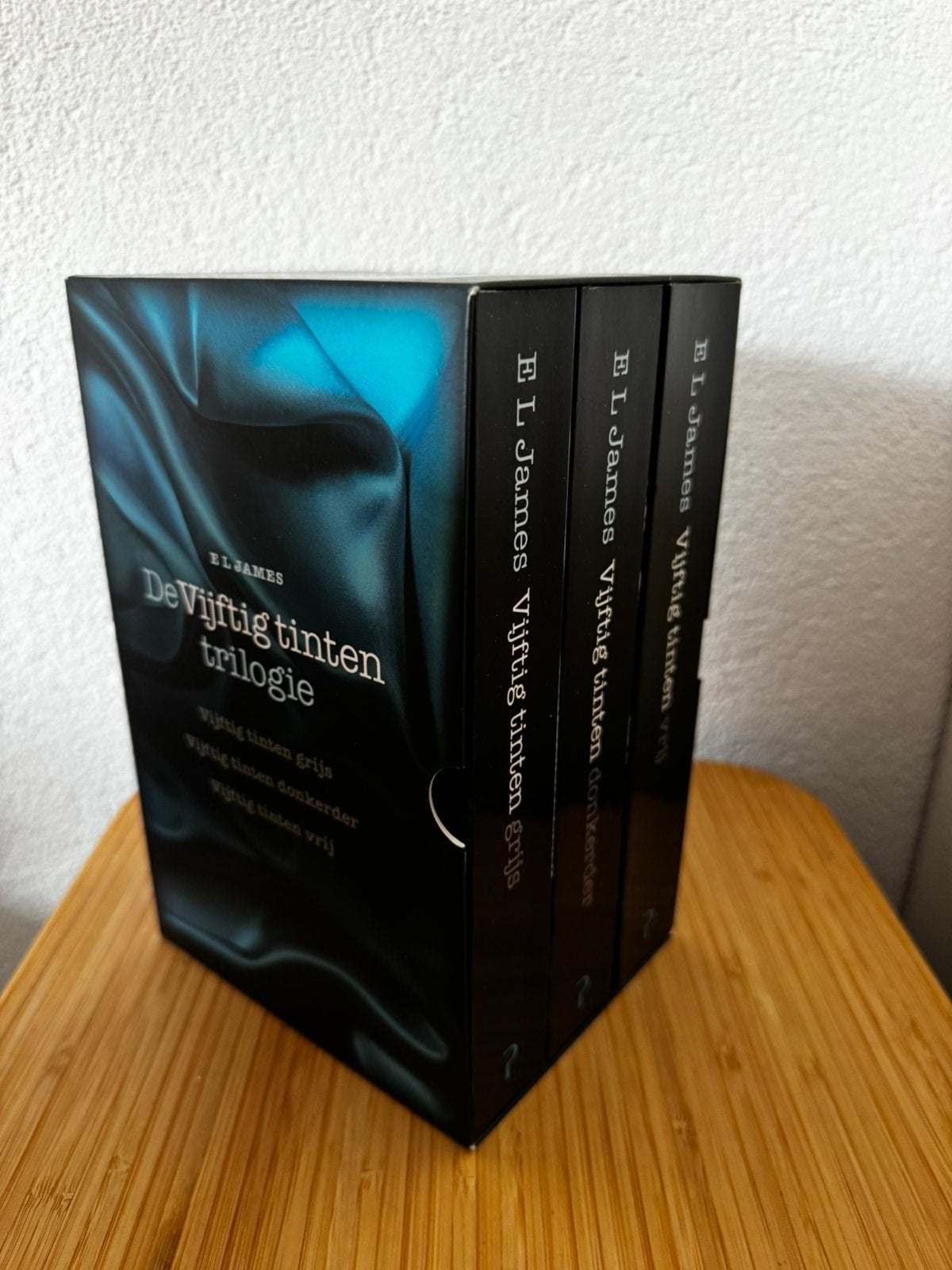 "Vijftig tinten" trilogie, Boeken, Ophalen of Verzenden, Zo goed als nieuw, Nederland