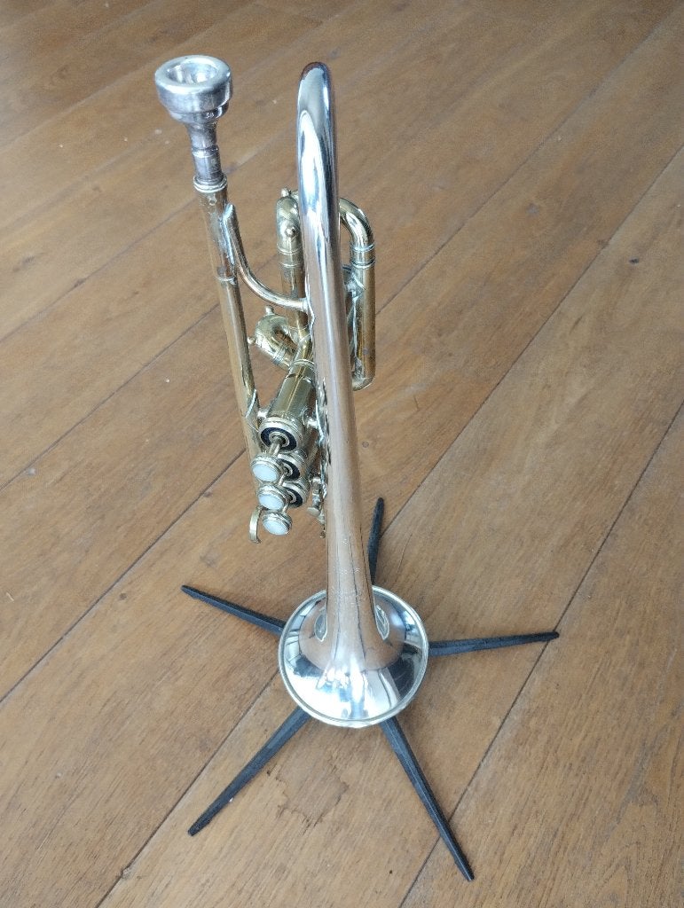 Te koop een King Master Silver Sonic cornet (KMI periode), Ophalen of Verzenden, Gebruikt, Overige typen, Met koffer