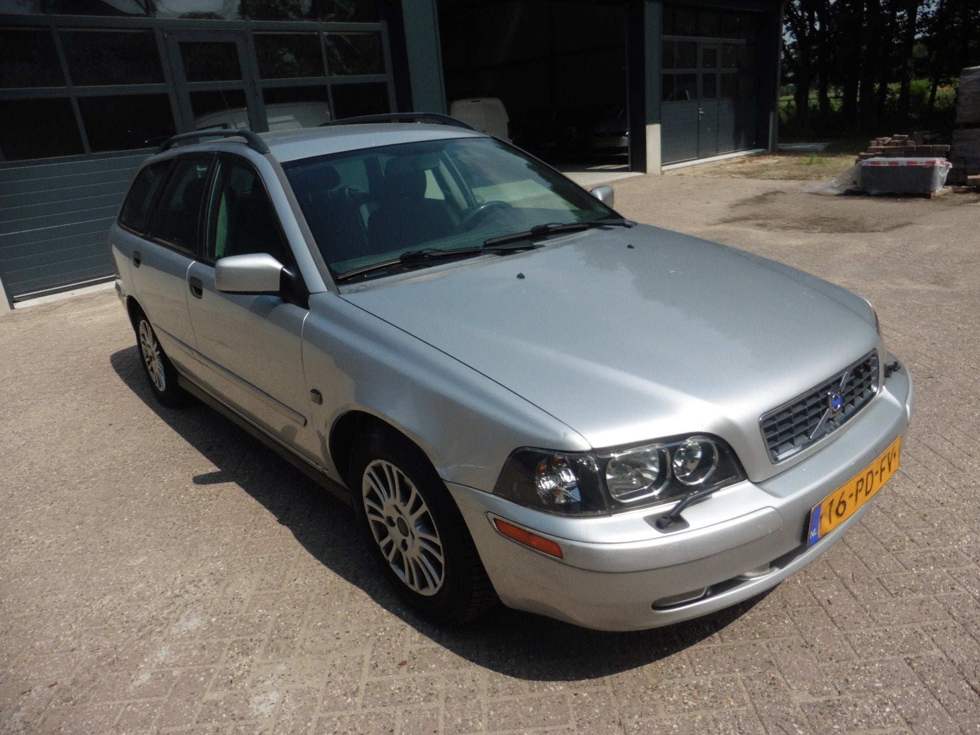Volvo V40 2.0 Europa, Gebruikt, 1948 cc, 4 cilinders, Handgeschakeld