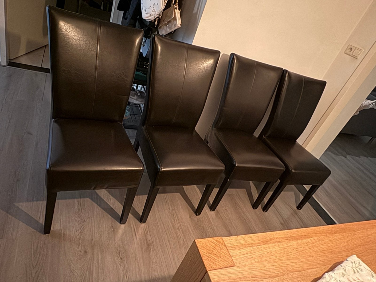 4 nette stoelen, Huis en Inrichting, Ophalen, Gebruikt, Leer, Vier