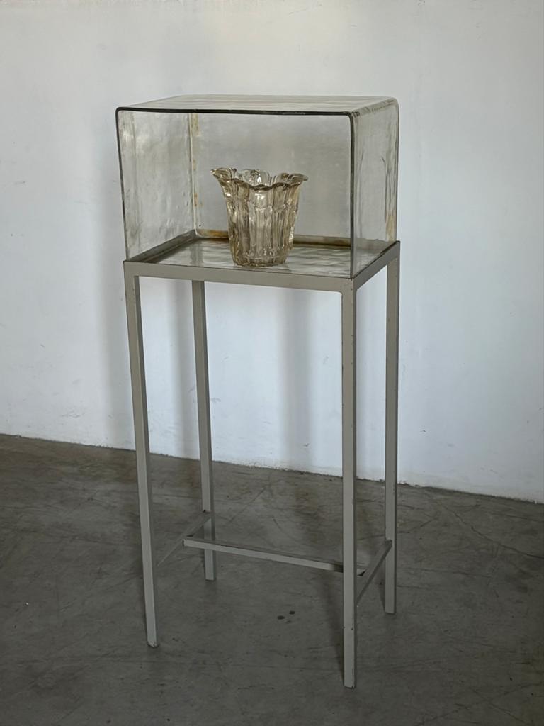 Vintage vitrine kast, Huis en Inrichting, Kasten | Vitrinekasten, Ophalen, 25 tot 50 cm, Glas, 50 tot 100 cm