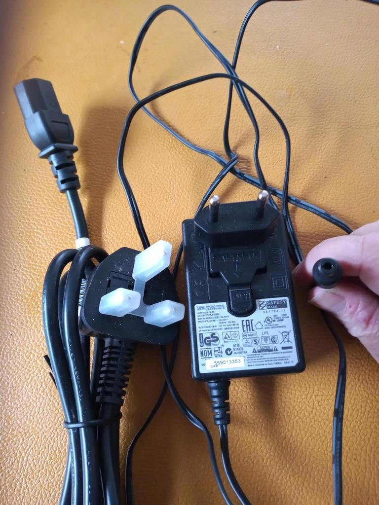 Opladers voor buitenland, computer etc., Ophalen