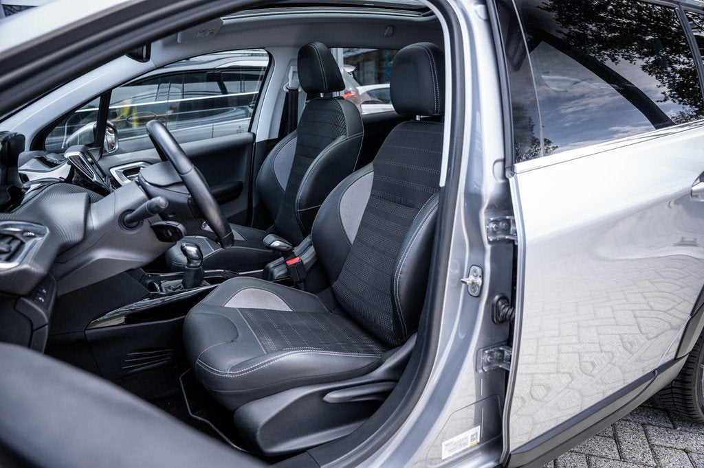 Peugeot 2008 1.2 PureTech GT-line|Cruise|CarPlay|Navi|Clima|, Auto's, Peugeot, Voorwielaandrijving, Parkeersensor, Leder en Stof