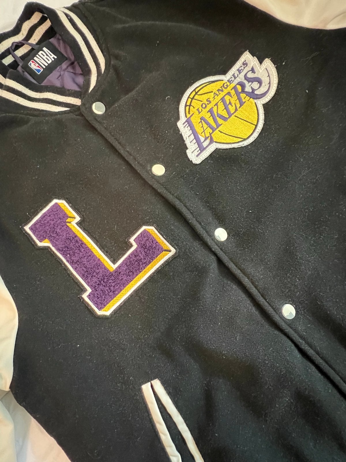 NBA Los Angeles Lakers Varsity Jacket - Zwart/Crème, Ophalen of Verzenden, Zo goed als nieuw, Overige maten, Zwart