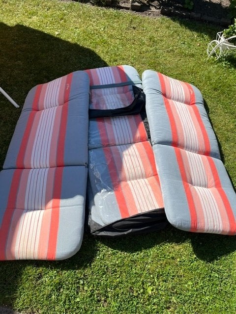 Tuinkussens + parasol + parasolvoet, Tuin en Terras, Tuinmeubel-accessoires, Ophalen, Zo goed als nieuw