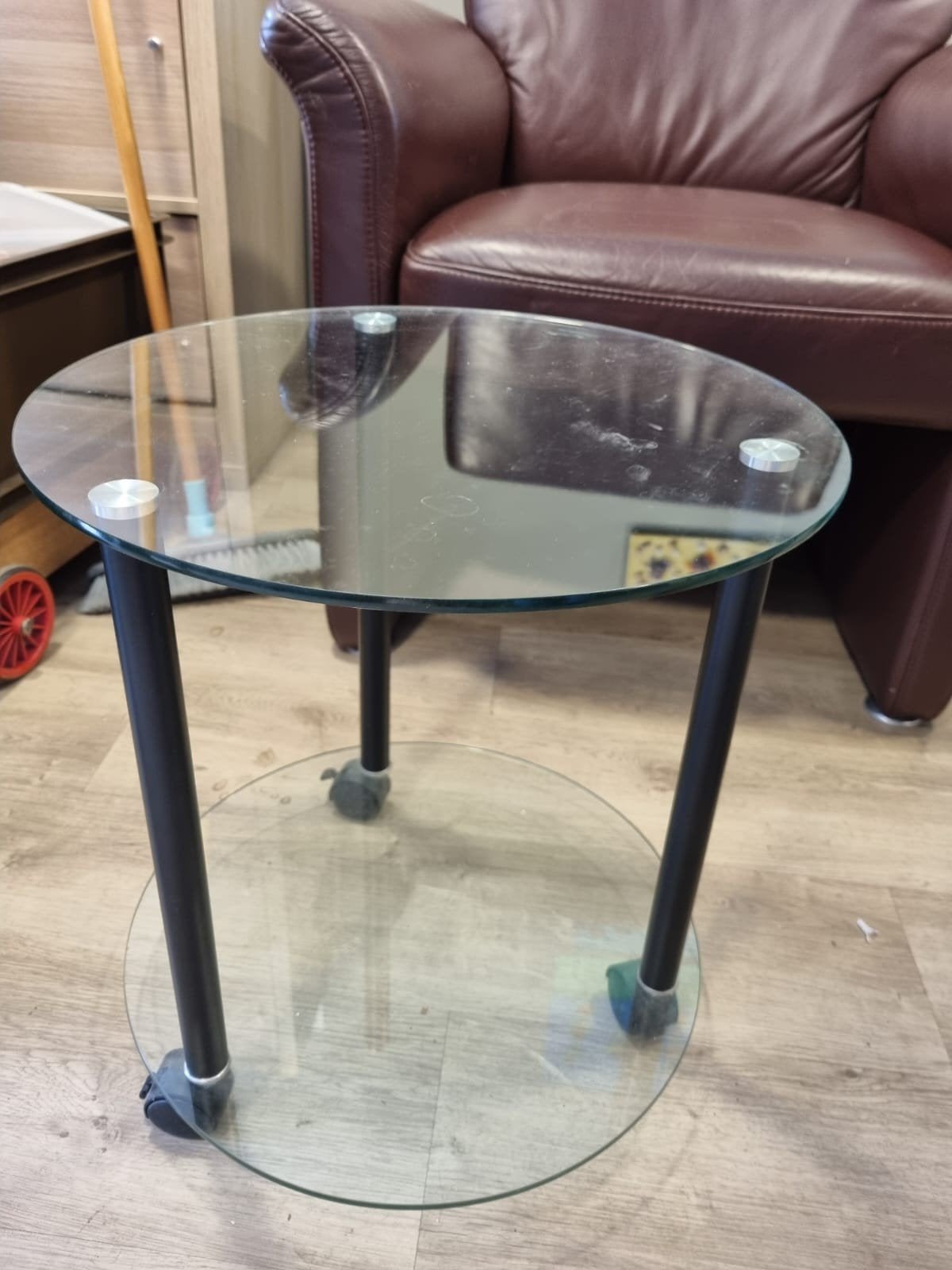 Glazen bijzettafel met wieltjes, 45 tot 60 cm, Minder dan 55 cm, Gebruikt, Rond