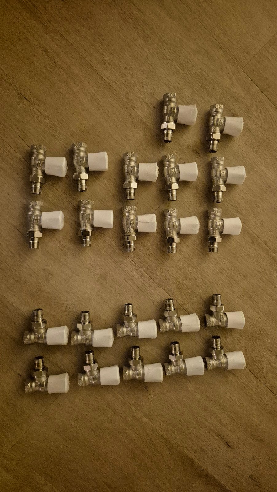 Nieuwe radiatorkranen 12 rechte en 10 haakse, Radiator, Nieuw, Minder dan 60 cm, Ophalen of Verzenden