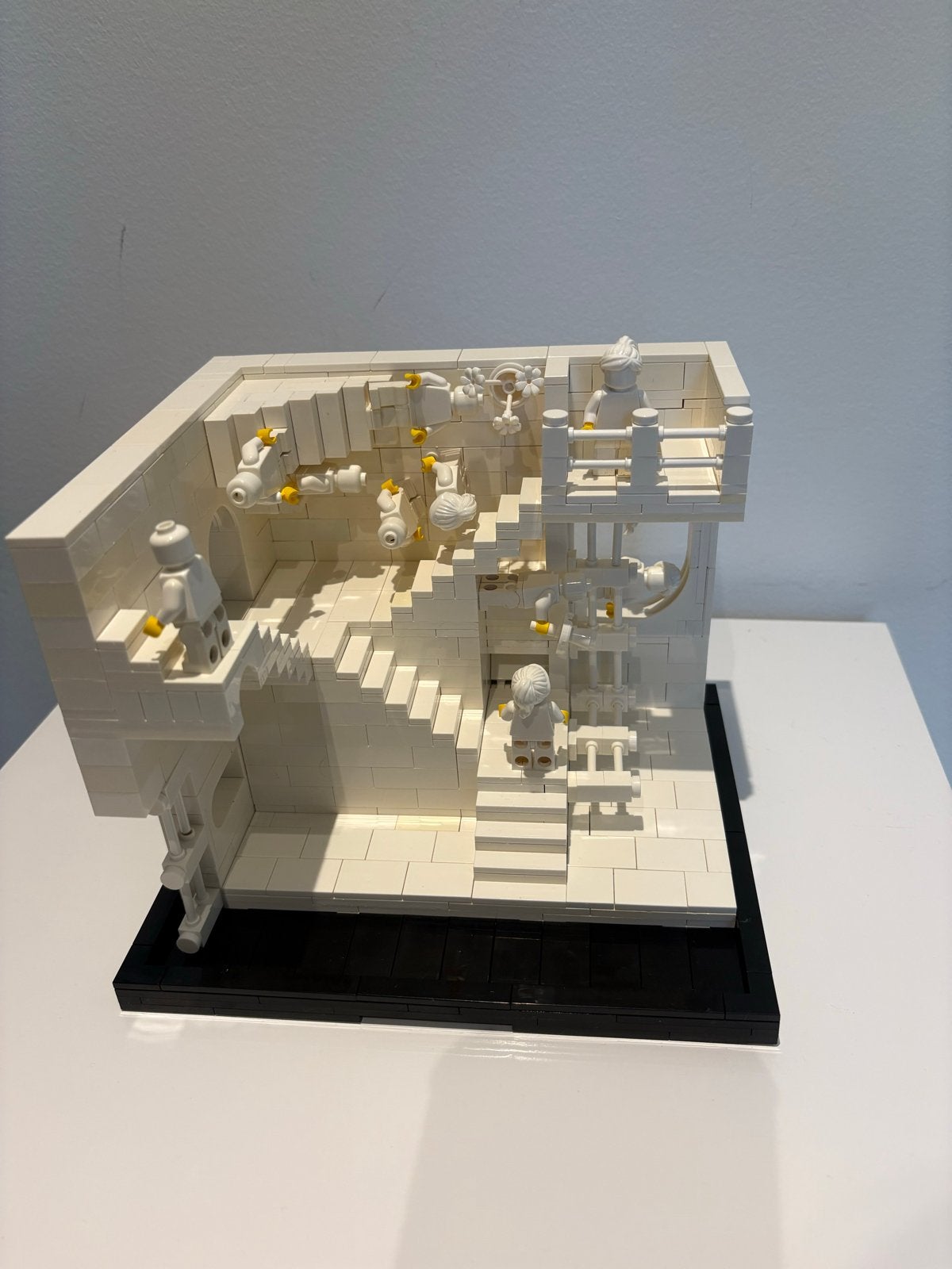 MOC Escher-geïnspireerd LEGO bouwwerk 18x17x17 cm, Kinderen en Baby's, Ophalen of Verzenden, Nieuw
