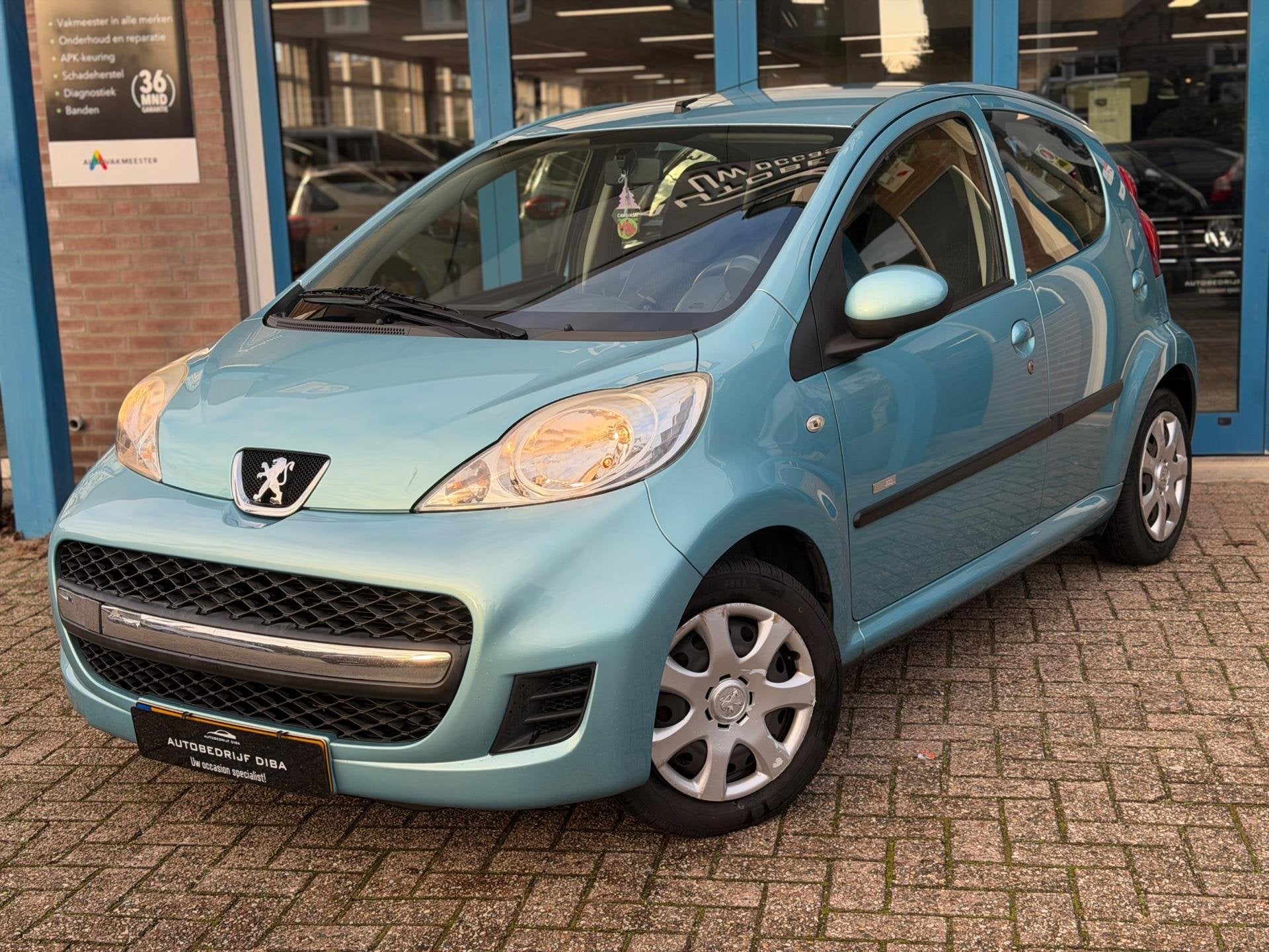 Peugeot 107 1.0-12V Millesim 200 5drs 2011 AIRCO APK NAP!, Voorwielaandrijving, Stof, Gebruikt, Zwart