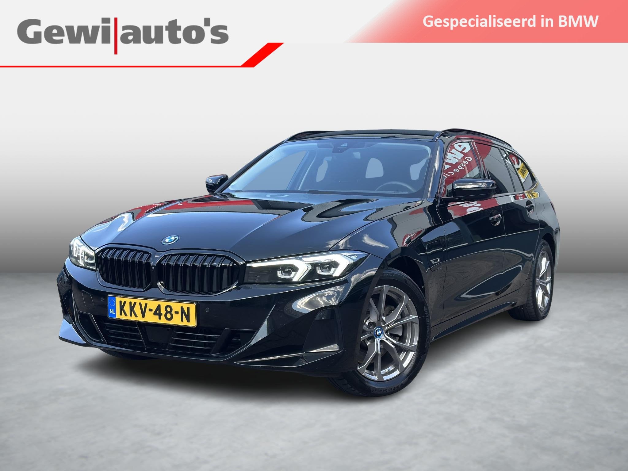BMW 3-serie Touring 330e Shadow Line SOH 96,4%, 4 cilinders, Zwart, Hybride Elektrisch/Benzine, 71 km/l