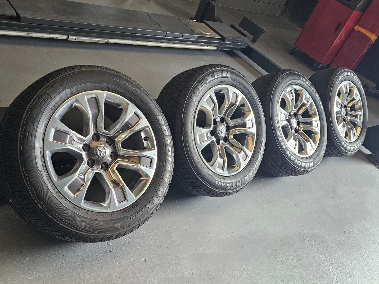 20 inch Originele Dodge Ram wielen | Nexen | Silverado GMC, Ophalen, Gebruikt, 275 mm, Banden en Velgen