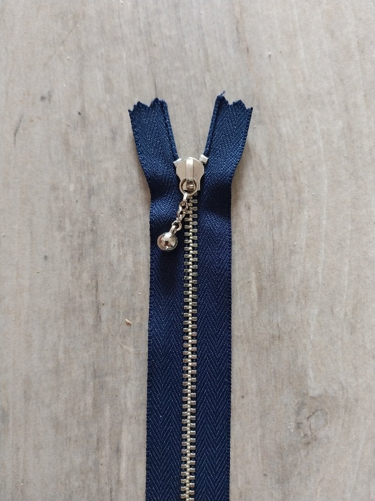 Donker blauwe rits met zilverkleurige vertanding 14 cm NIEUW, Hobby en Vrije tijd, Ophalen of Verzenden, Nieuw, Rits of Sluiting