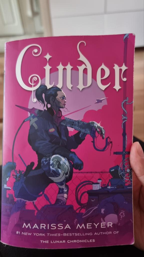 Cinder - The Lunar Chronicles - Marissa Meyer, Boeken, Fantasy, Ophalen of Verzenden