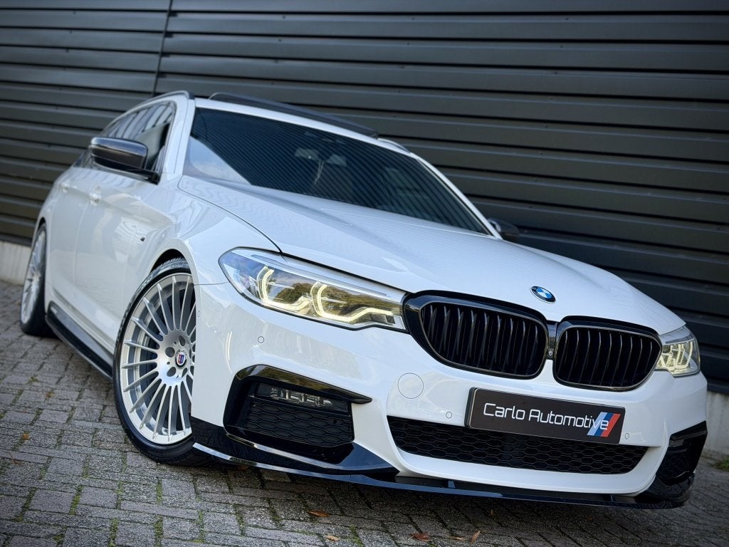 Bmw 5-serie Touring 530i M-PERF. PANO|HUD|360|H/K|NAPPA|VENT, Auto's, Gebruikt, Euro 6, 4 cilinders, Wit