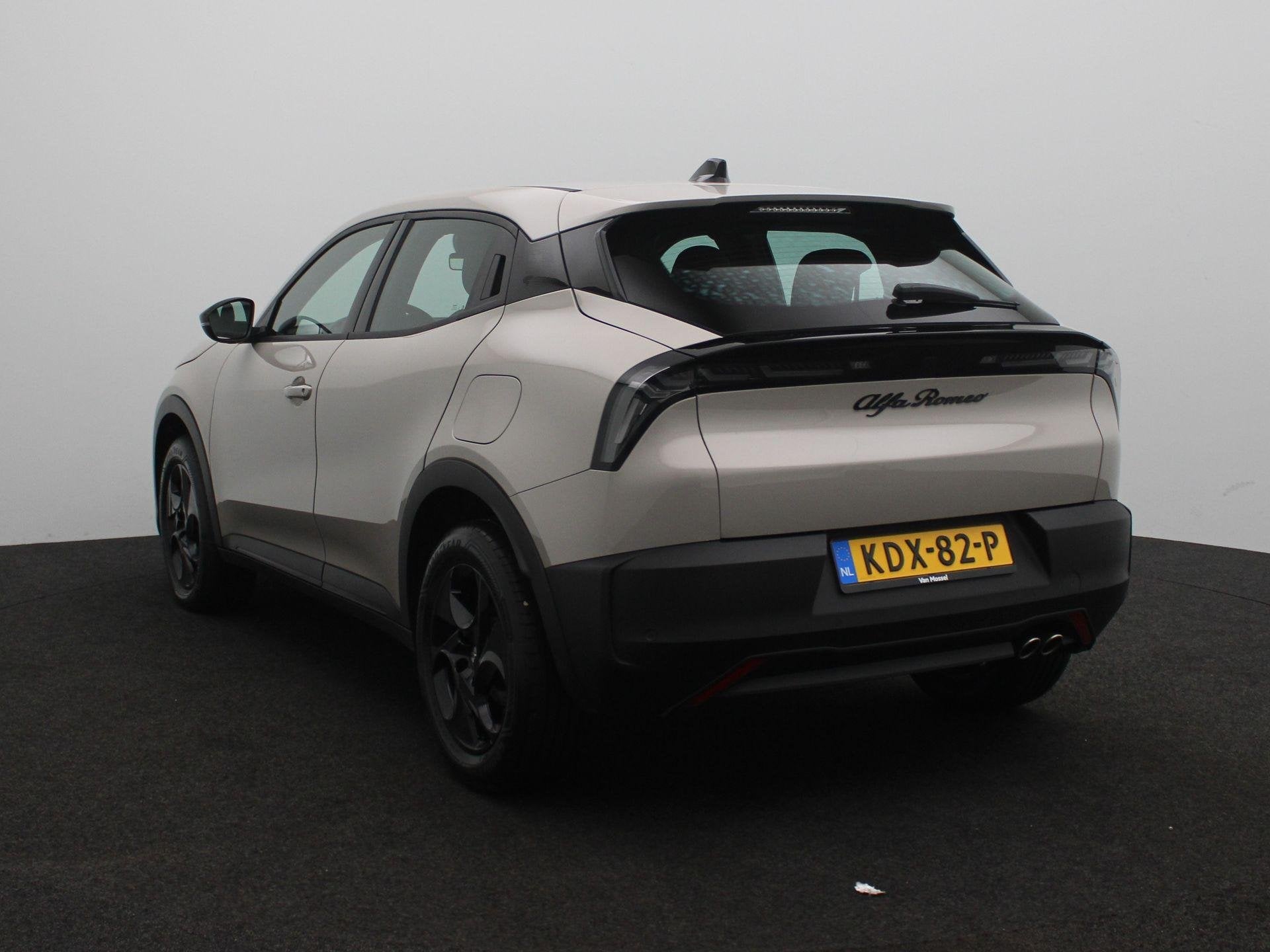 Alfa Romeo Junior 1.2 Turbo Hybrid Ibrida | Apple Carplay/An, Auto's, Stof, Euro 6, 620 kg, Bedrijf