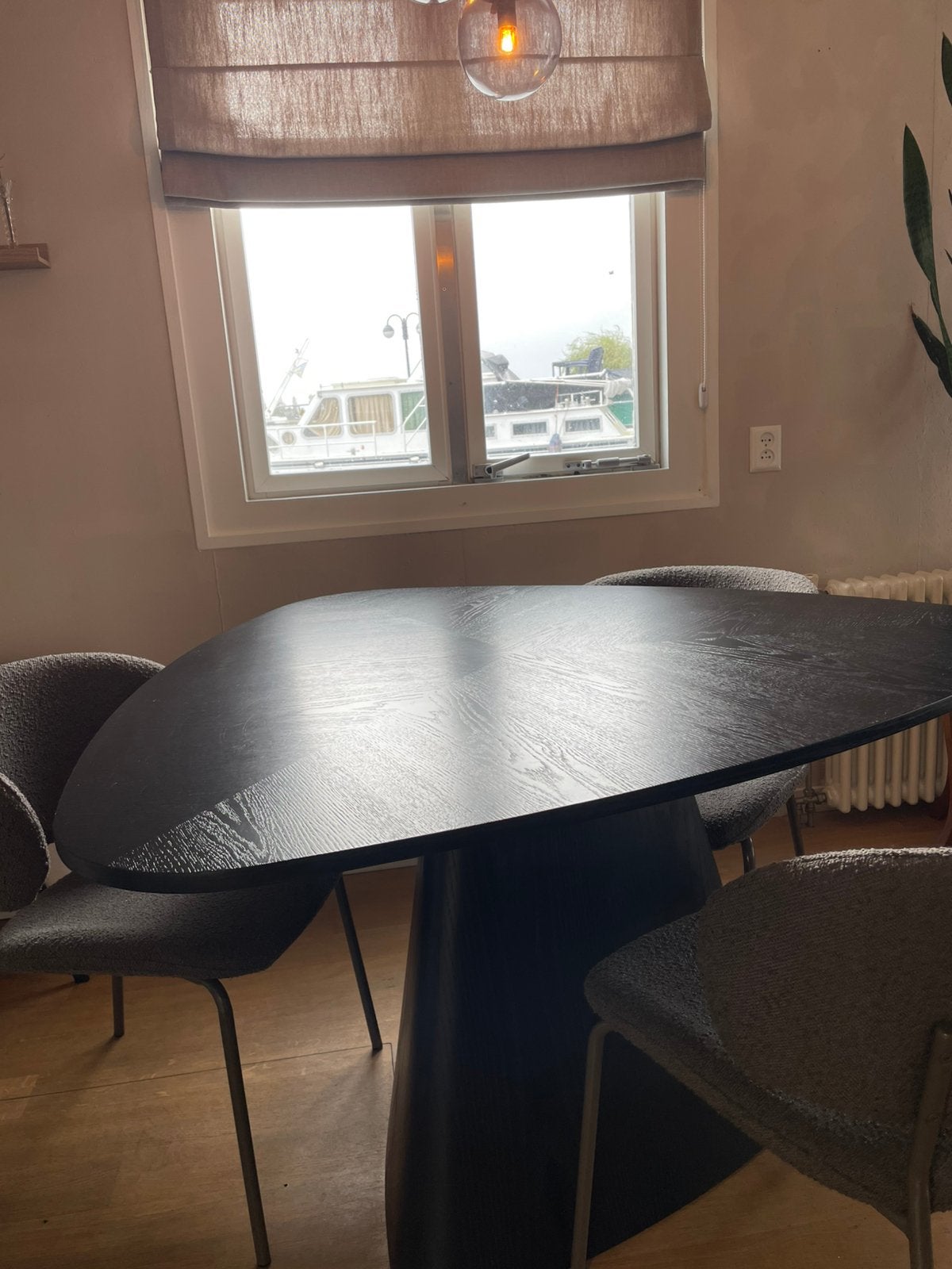 Triangel eettafel zwart (6 persoons), Ophalen, Zo goed als nieuw, Rechthoekig, 100 tot 150 cm