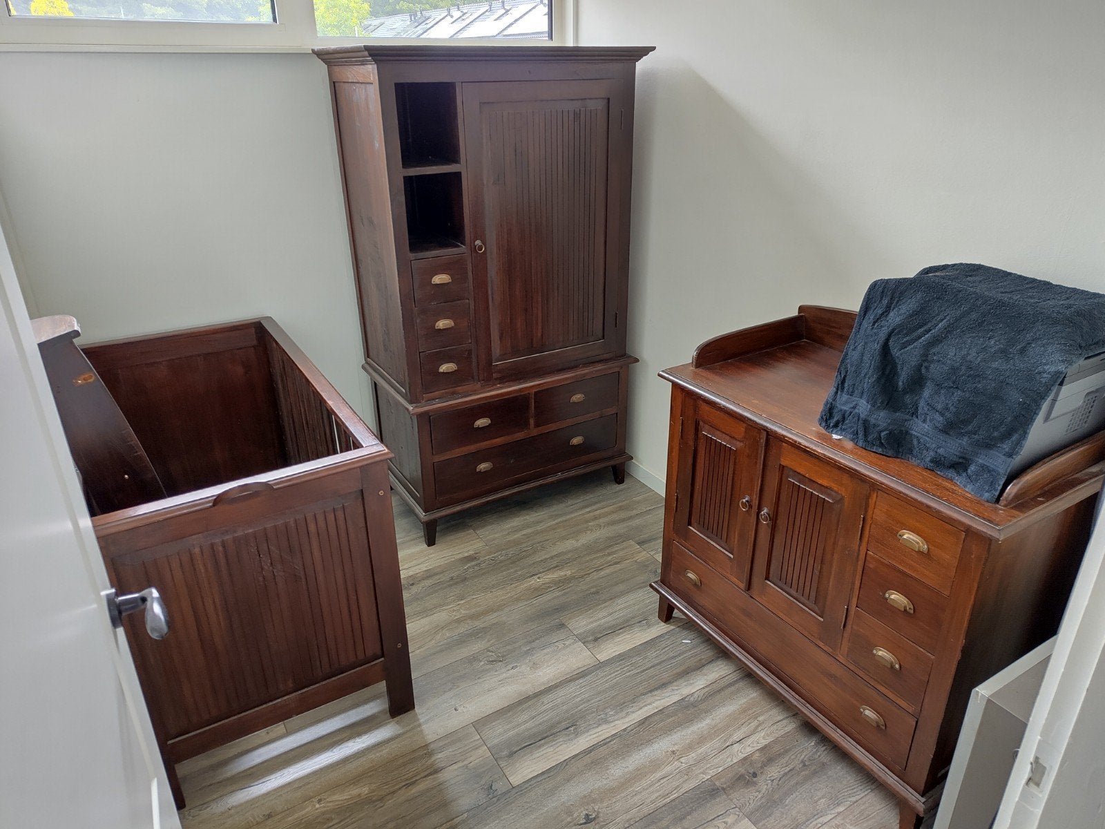 Donker teakhouten babykamer set, Ophalen, Gebruikt, Jongetje of Meisje