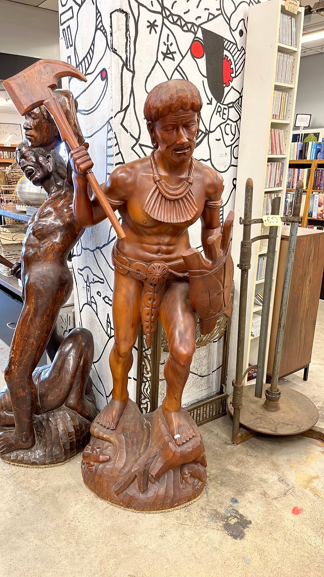 Houten beeld krijger, Antiek en Kunst, Kunst | Beelden en Houtsnijwerken, Ophalen, Brutalistisch, 1 meter - 2 meter, Beeld