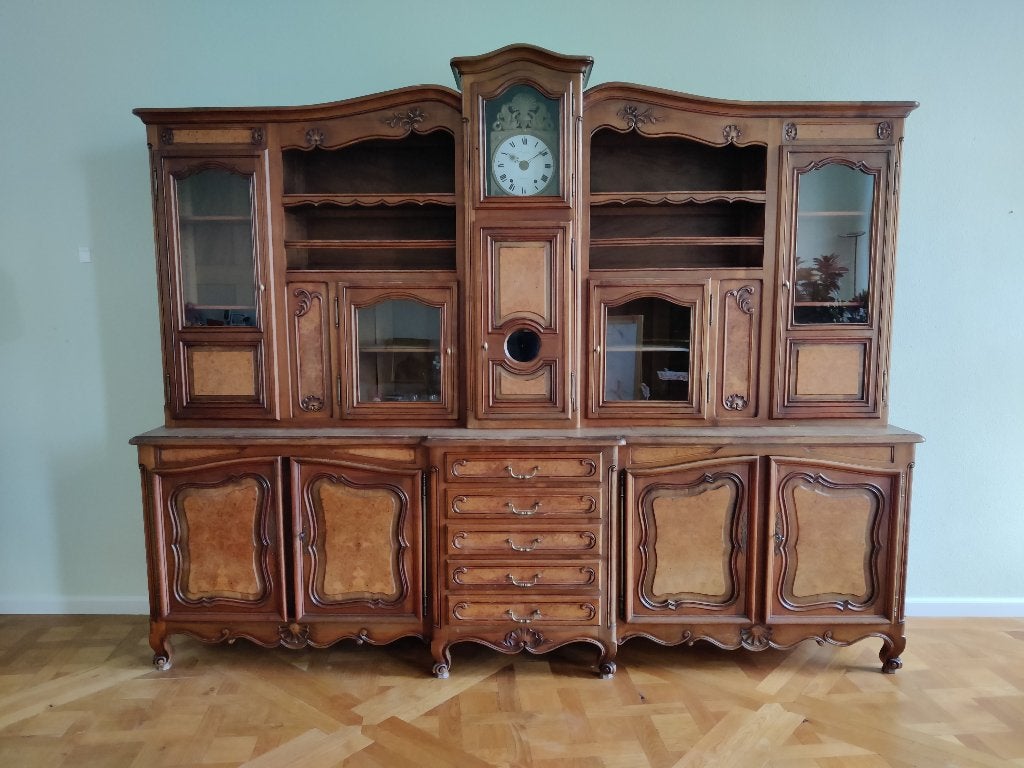 Franse Louis XV buffet-/boekenkast met klok, notenhout, Antiek en Kunst, Antiek | Meubels | Kasten, Ophalen