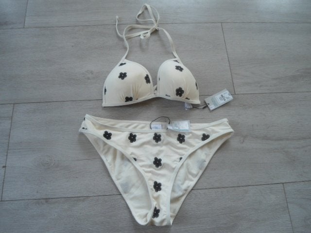 NIEUW! Primark; Opvallend leuke bikini; maat 38, Wit, Nieuw, Bikini, Verzenden