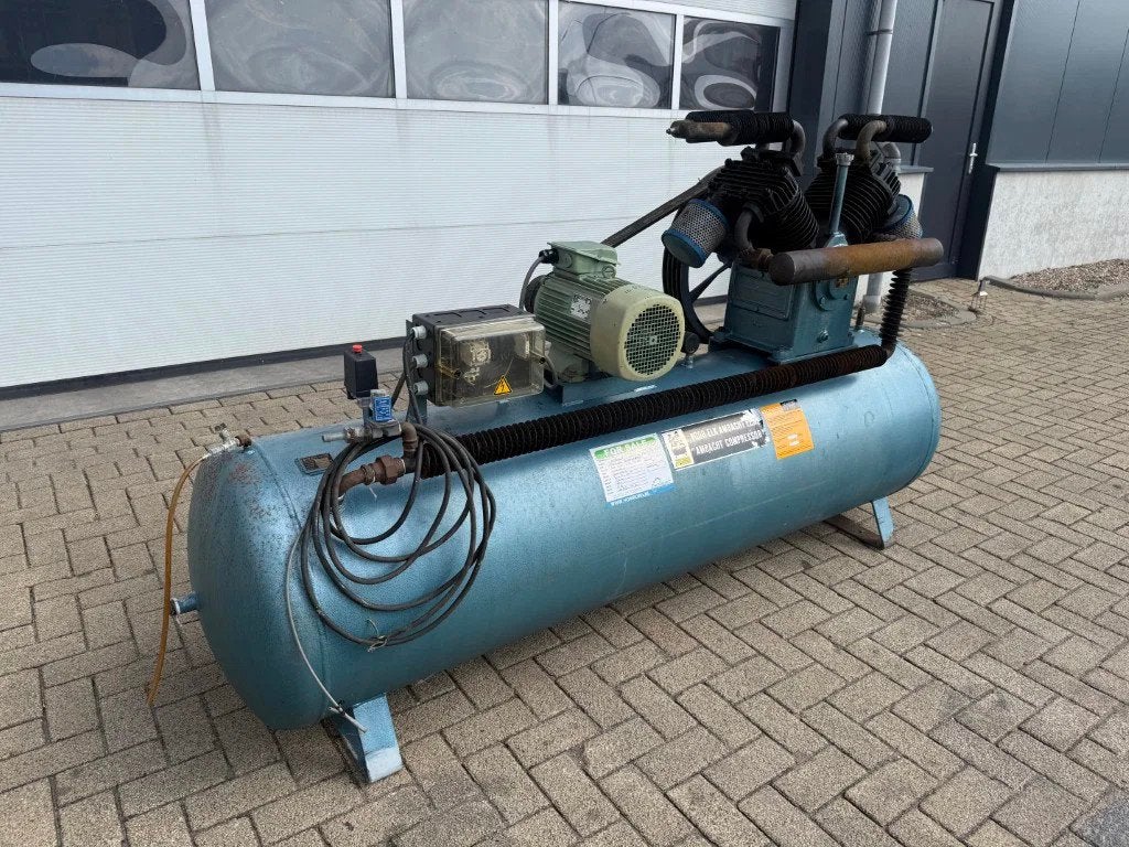 COMPRESSOR 7.5 kW 10 PK 650 L / min 12 Bar Elektrische Zuige, Ophalen of Verzenden