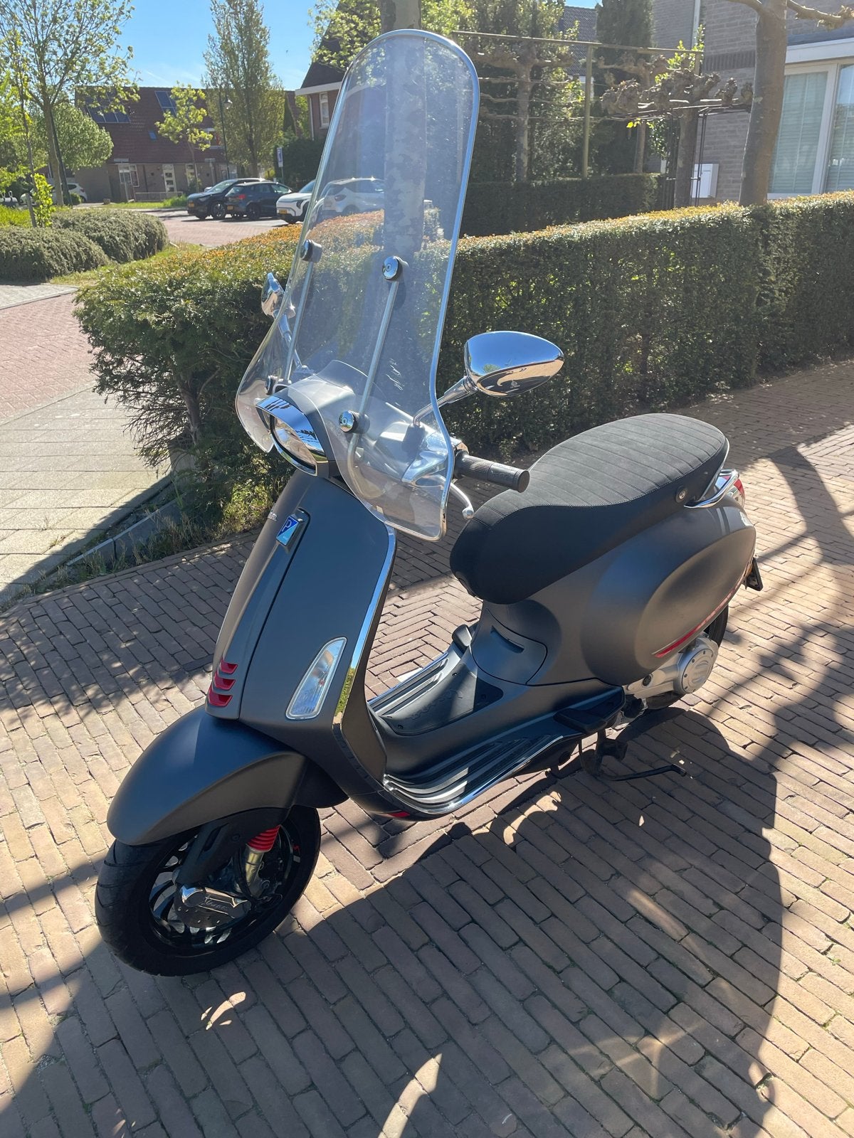 Vespa Sprint 50 4T3V Mat Grijs - Zo goed als nieuw!, Fietsen en Brommers, Scooters | Vespa, Ophalen, Zo goed als nieuw, Benzine