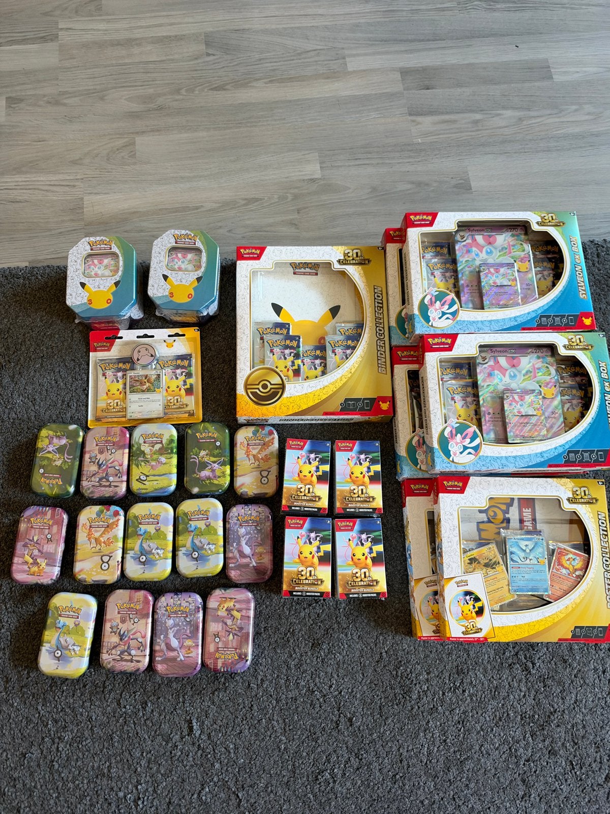 Pokemon 30th celebration tin/bundle/binder/poster, Ophalen of Verzenden, Zo goed als nieuw