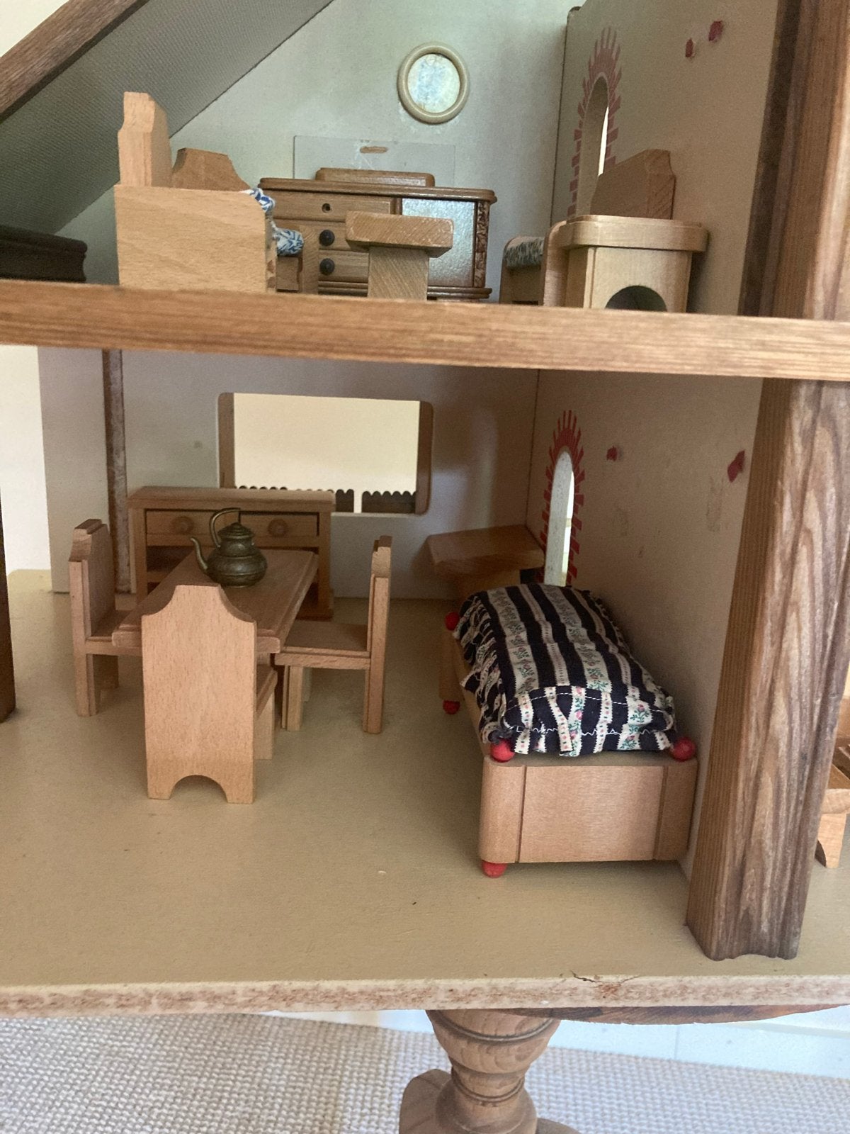 Houten Poppenhuis met Meubels - Vintage Stijl, Kinderen en Baby's, Speelgoed | Poppenhuizen, Ophalen, Gebruikt, Poppenhuis