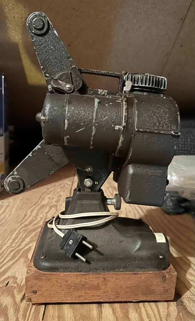 Oude Filmprojector, Verzamelen, Fotografica en Filmapparatuur, Ophalen, Projector