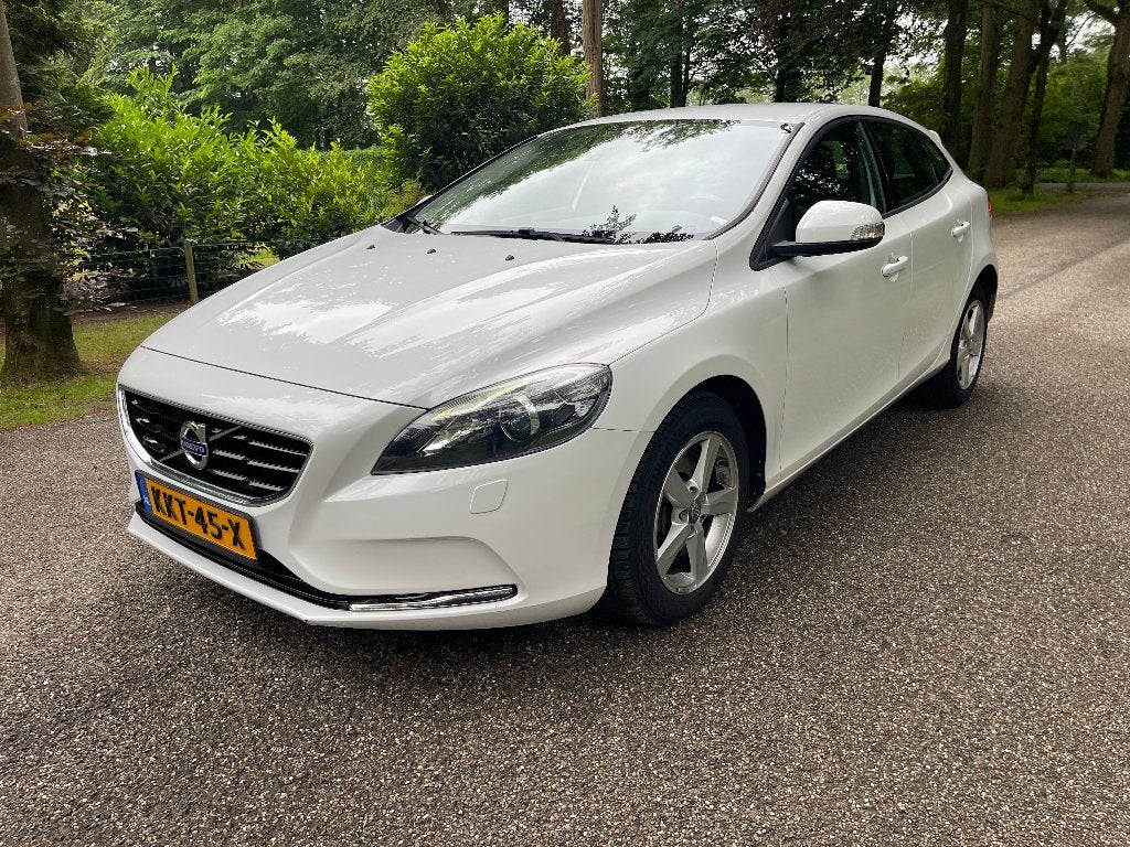 Volvo V40 D3 / 5 cilinder / 150Pk / 181Dkm / Crystal white, Auto's, Euro 5, Stof, Zwart, 150 pk