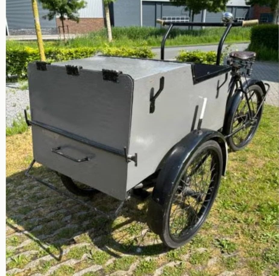 Straatvegers bakfiets, Gebruikt, Knibbelweg 73H, Organisatie@whow-events.nl, Whow Events