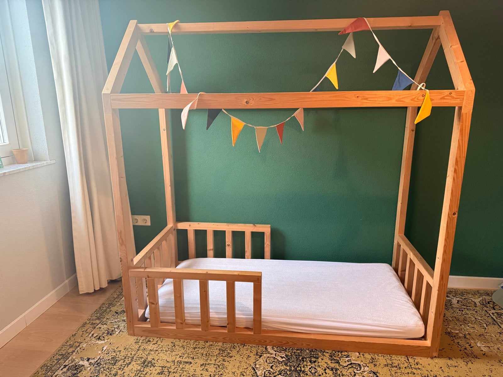 Houten kinderbed huisje 60x180, Gebruikt, Minder dan 70 cm, 160 tot 180 cm, Ophalen