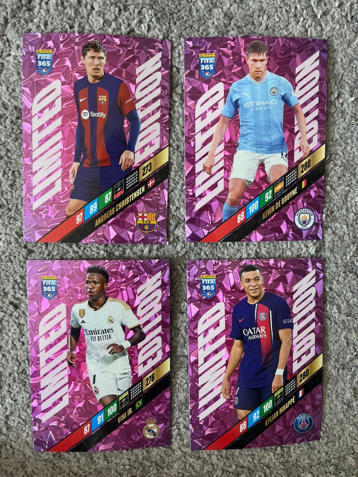 4 limited edition grote voetbalplaatjes seizoen 23/24, Ophalen of Verzenden, Zo goed als nieuw, Meerdere plaatjes