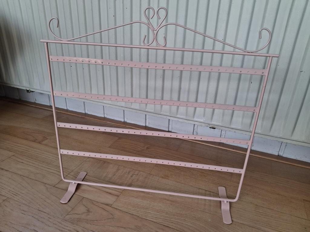 Oorbellen rek, Sieraden, Tassen en Uiterlijk, Oorbellen, Ophalen, Gebruikt, Roze, Overige materialen