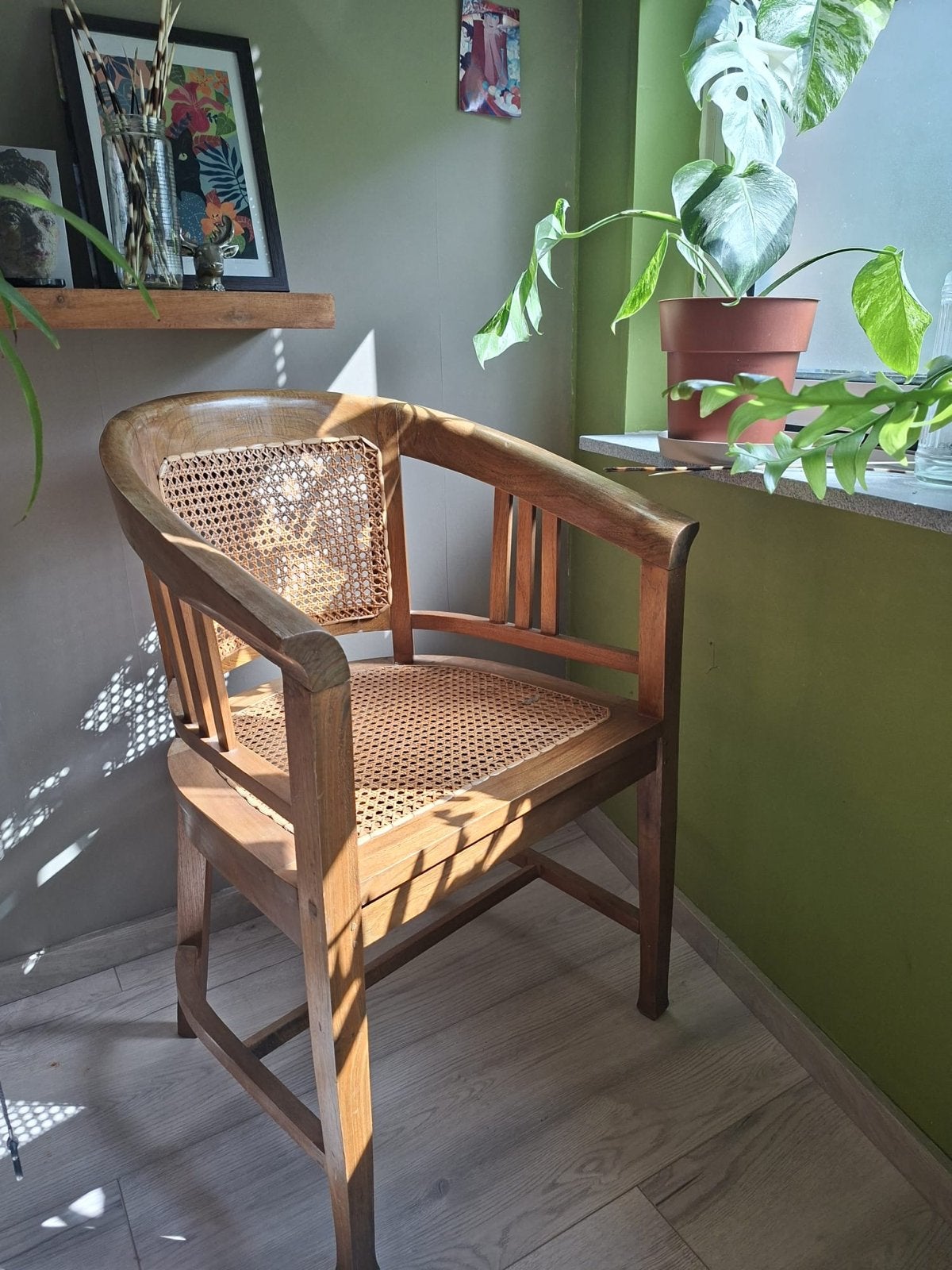 Vintage Indonesische Teakhouten Leunstoel met Rotan, Antiek en Kunst, Antiek | Meubels | Stoelen en Banken, Ophalen
