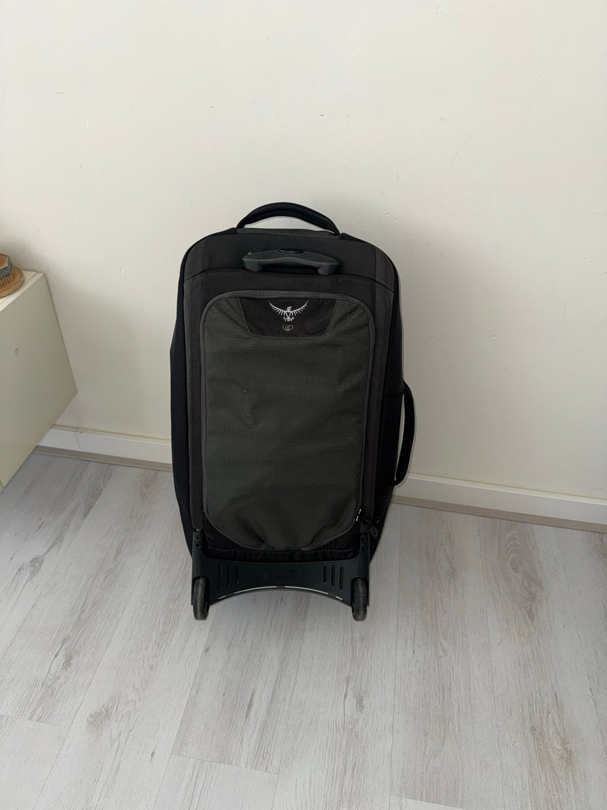 Osprey Sojourn 80 reistas met wielen en afneembare rugzak, Ophalen, 30 cm of meer, Zwart, Zo goed als nieuw