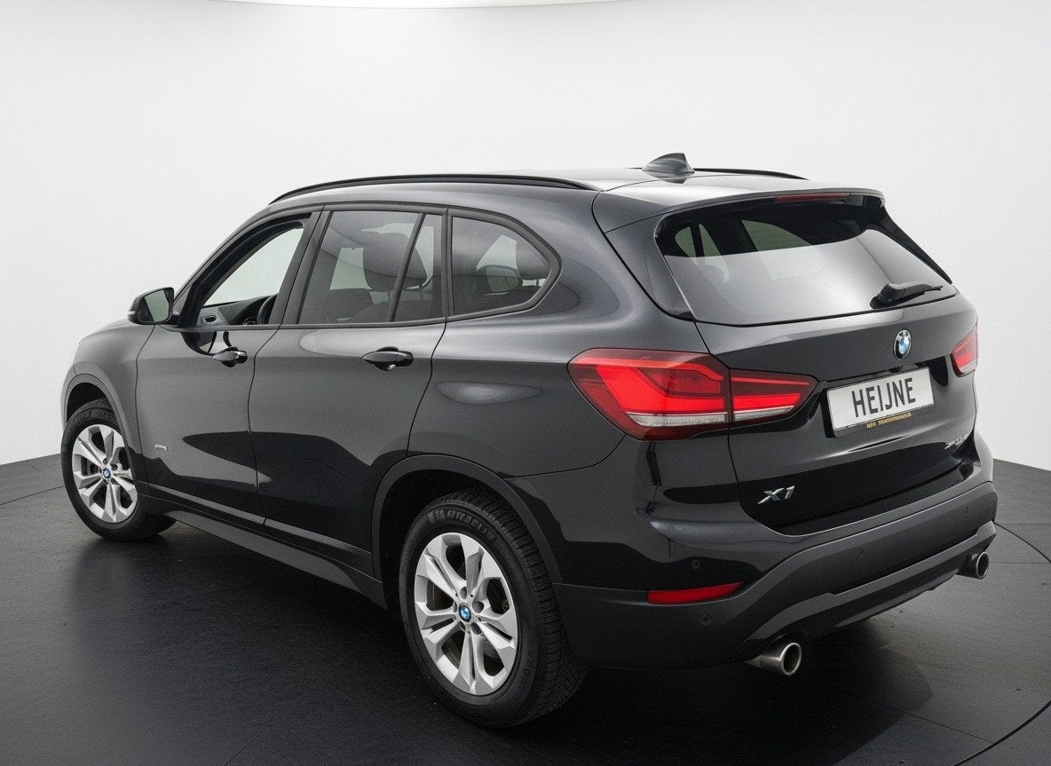 BMW X1 xDrive25e [PHEV] 221PK AUT. BUSINESS CAMERA/NAVI/HEAD, Auto's, BMW, 12 maanden, Gebruikt, Zwart, Zwart